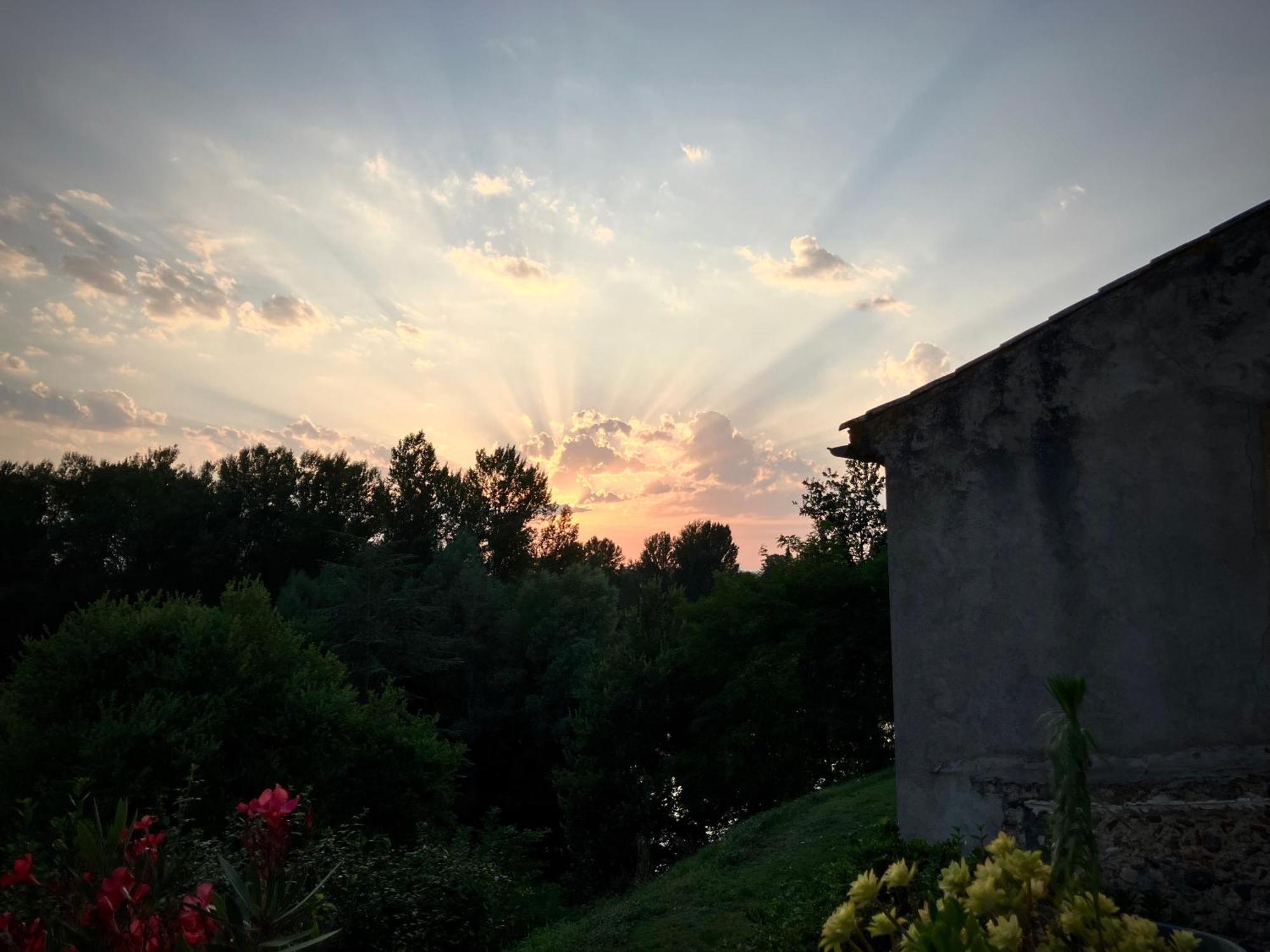 Beautiful Village House Next To Garonne River! Couladere Buitenkant foto